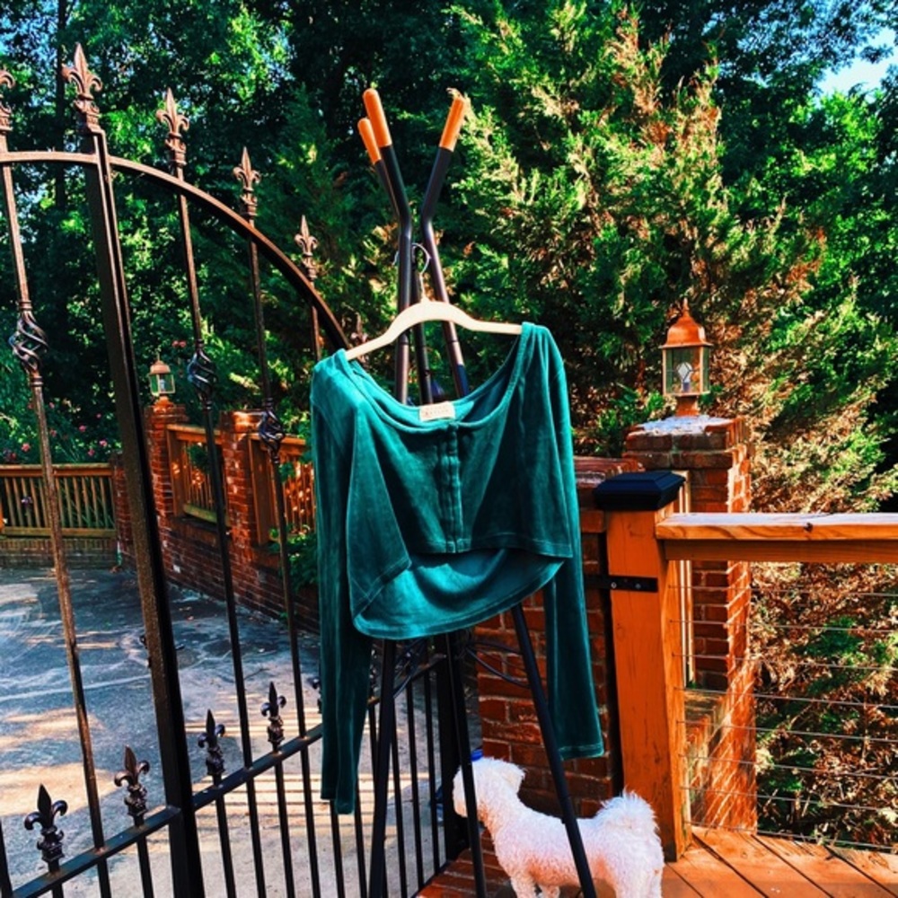 urban outfitters forest green crushed sleeve crop top 🌊